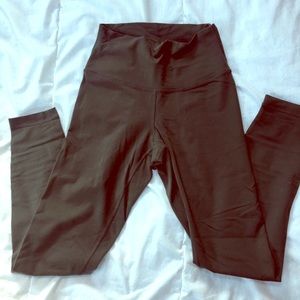 Size 4 lululemon wunder under leggings